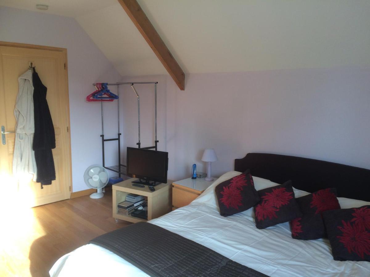 Les Petits Chenes Bed and Breakfast La Pellerine  Exteriör bild